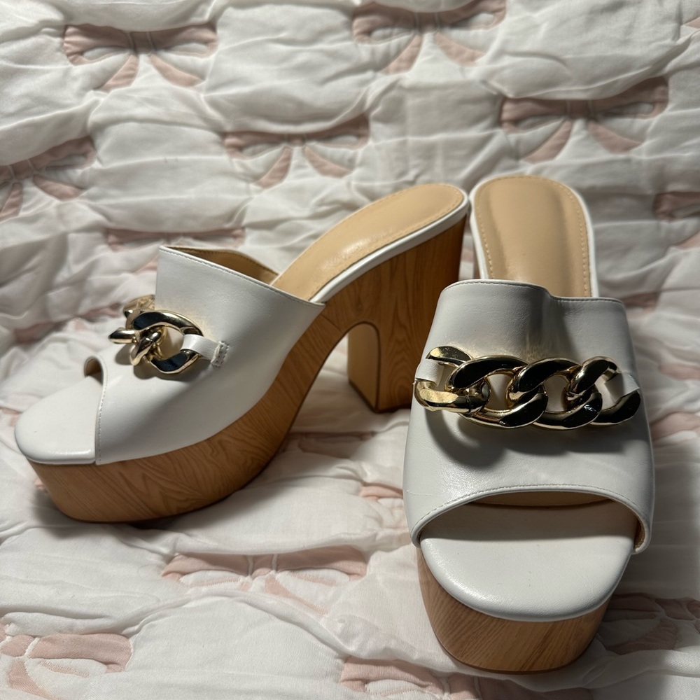 Elegant White Mules with Gold Chain Accent